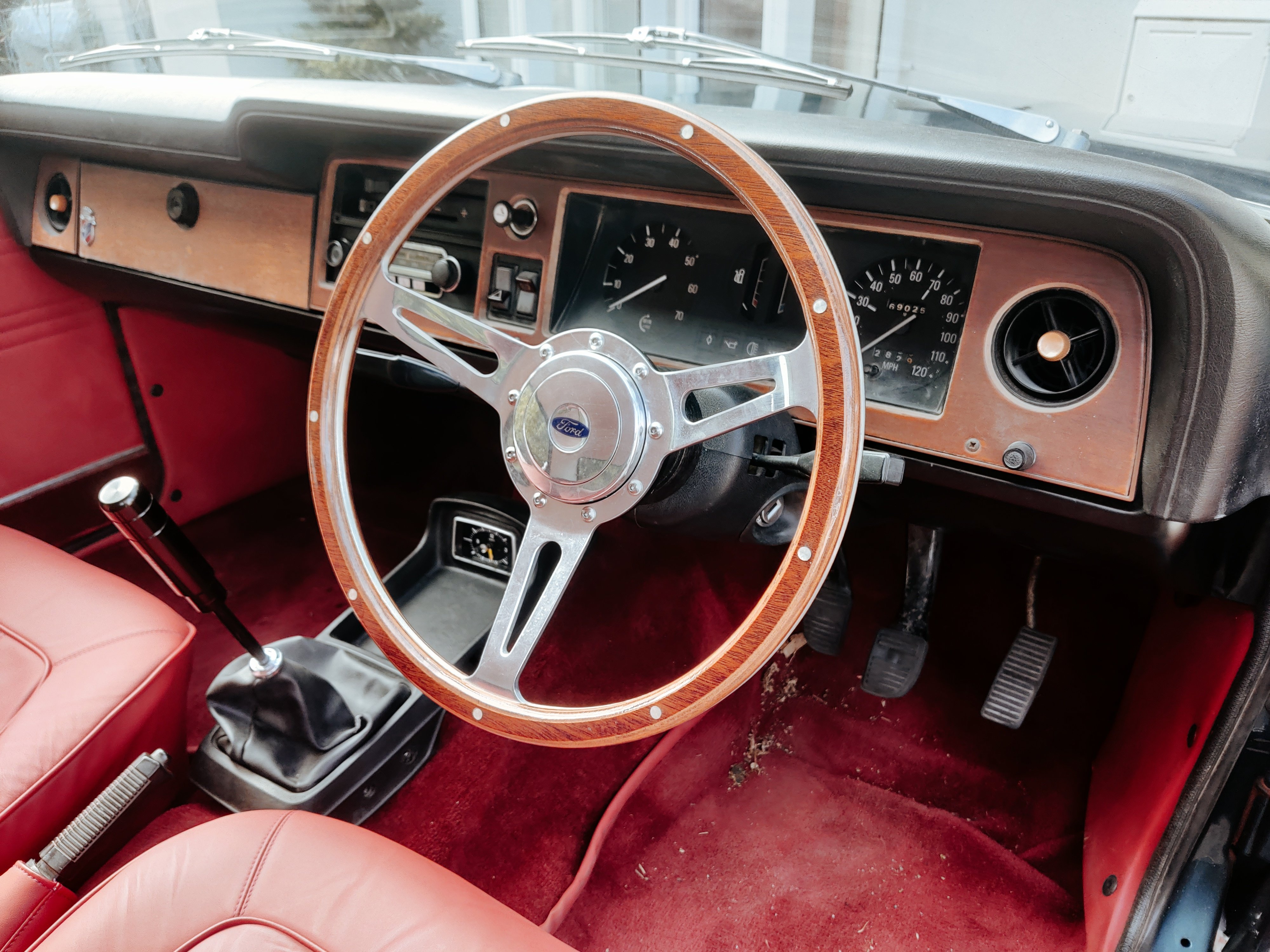Ford Cortina Mark 3 MKIII Wooden Steering wheel with boss kit